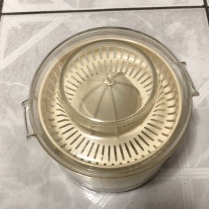 Orange or lemon juice Squeezer